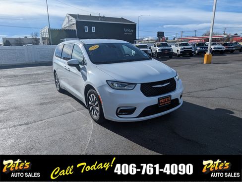 Used 2023 Chrysler Pacifica Touring-L image 6