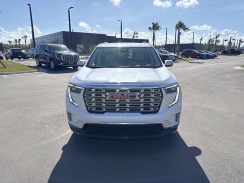 Used 2024 GMC Acadia Denali image 8