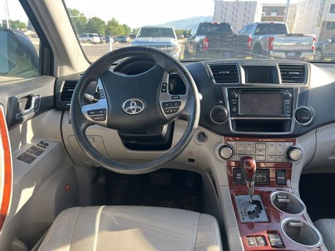 Used 2013 Toyota Highlander Limited w/ Convenience Pkg AWD/4WD image 22