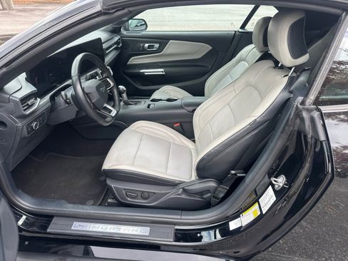 Used 2024 Ford Mustang Premium image 9