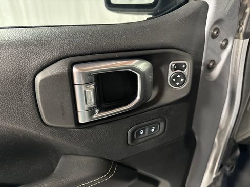 Used 2021 Jeep Wrangler Unlimited Sahara AWD/4WD image 16