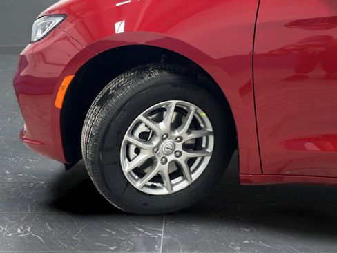 New 2026 Chrysler Pacifica Select FWD image 38