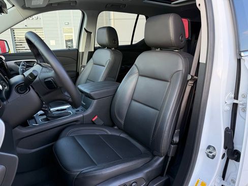 Used 2021 Chevrolet Traverse LT w/ LT Premium Package image 11