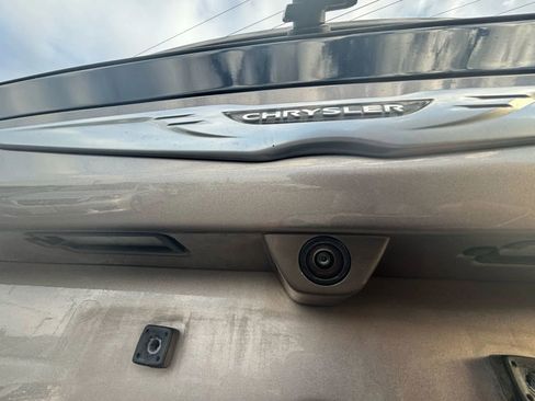 Used 2017 Chrysler Pacifica Touring-L image 23