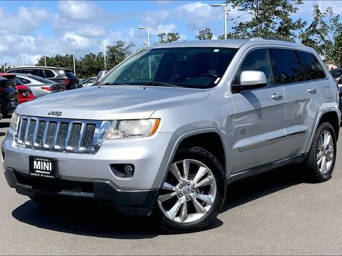 Used 2011 Jeep Grand Cherokee 70th Anniversary RWD image 2