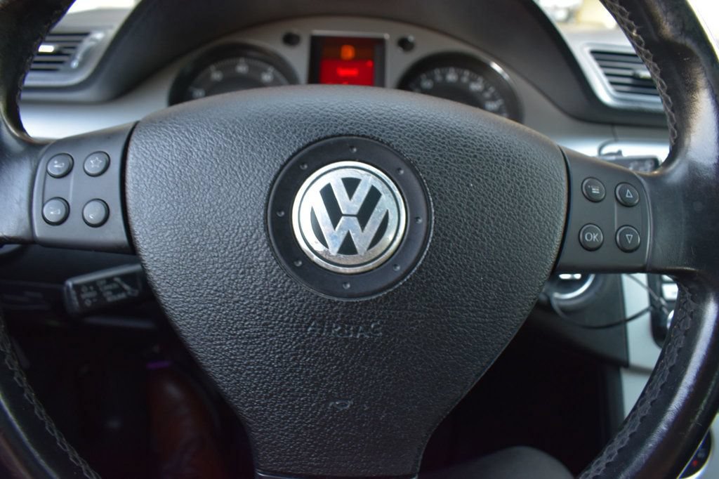 Used 2009 Volkswagen Passat Komfort FWD image 28