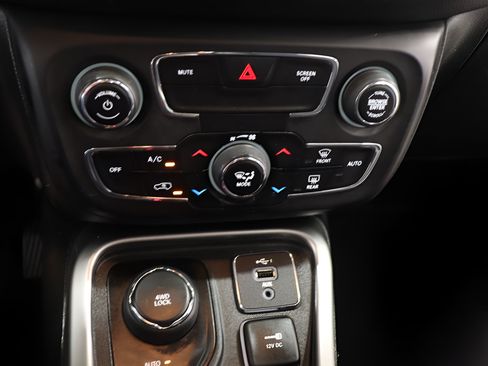 Used 2019 Jeep Compass Latitude AWD/4WD image 10