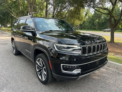 Used 2022 Jeep Wagoneer Series III w/ Premium Group I AWD/4WD image 4