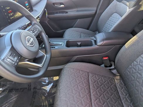 Certified 2025 Nissan Kicks SV image 17
