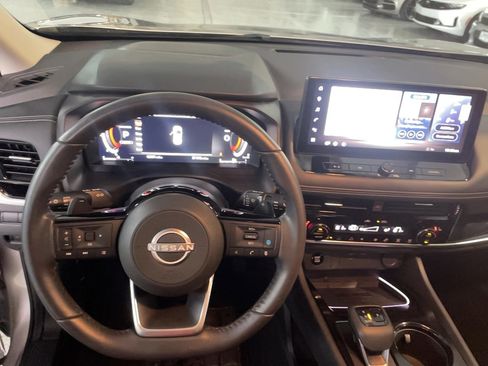 Used 2024 Nissan Rogue SL w/ SL Premium Package image 18