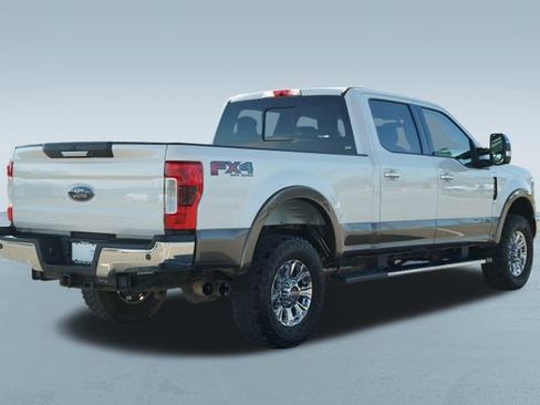 Used 2019 Ford F250 Lariat w/ Chrome Package image 9
