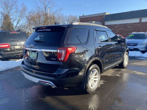 Used 2016 Ford Explorer XLT w/ Equipment Group 202A image 5