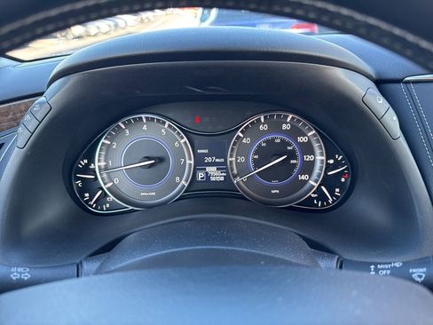 Used 2017 INFINITI QX80 Signature Edition w/ All Season Package image 8