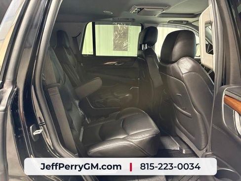 Used 2020 Cadillac Escalade Premium Luxury AWD/4WD image 25