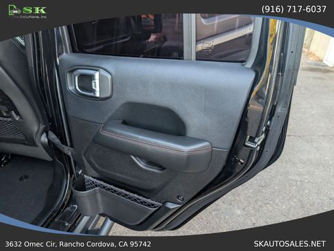 Used 2018 Jeep Wrangler Unlimited Rubicon AWD/4WD image 40