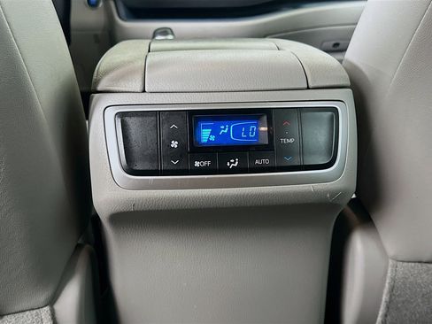 Used 2018 Toyota Highlander XLE w/ Carpet Mat Package (TMS) AWD/4WD image 27