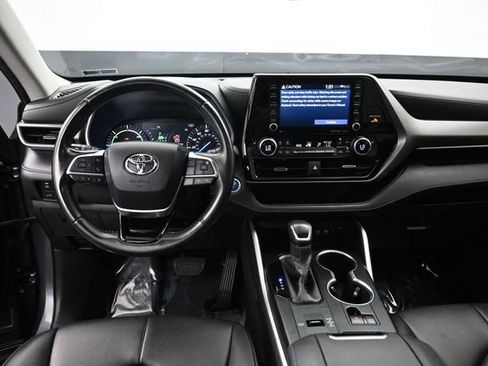 Used 2020 Toyota Highlander XLE AWD/4WD image 11