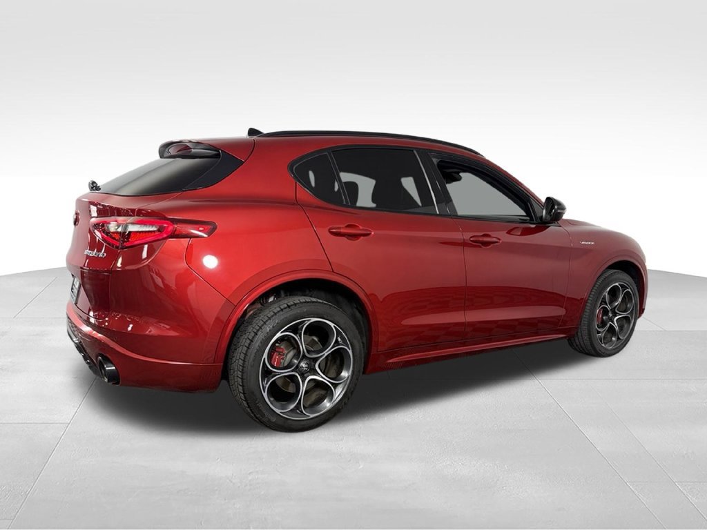 Used 2023 Alfa Romeo Stelvio Veloce AWD/4WD image 6