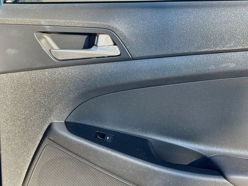 Used 2019 Hyundai Tucson SE AWD/4WD image 28