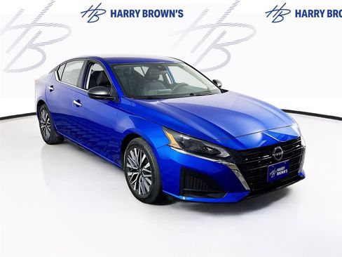 Used 2025 Nissan Altima 2.5 SV FWD image 23