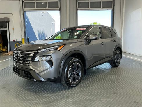 Used 2025 Nissan Rogue SV FWD image 2