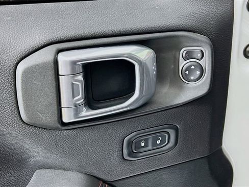 Used 2021 Jeep Wrangler Unlimited Rubicon image 9