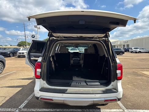 Used 2024 Ford Expedition XLT RWD image 9