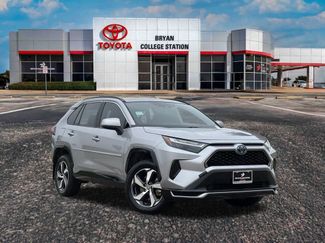 Used 2022 Toyota RAV4 SE video 1