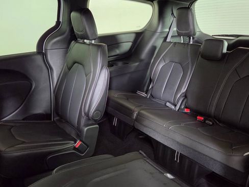 New 2026 Chrysler Pacifica Select image 30