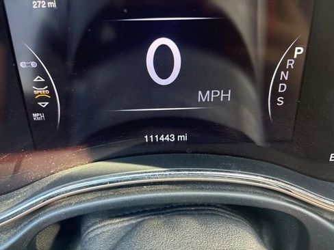 Used 2015 Jeep Grand Cherokee Overland w/ Advanced Technology Group AWD/4WD image 19