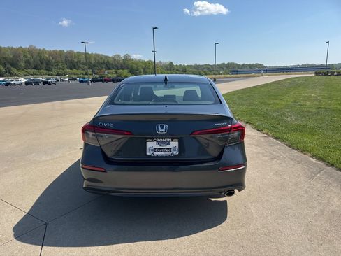 Used 2023 Honda Civic Sport image 6