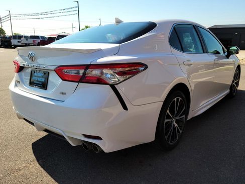 Used 2020 Toyota Camry SE FWD image 4