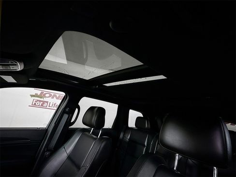 Used 2021 Jeep Grand Cherokee Limited w/ Luxury Group II image 12