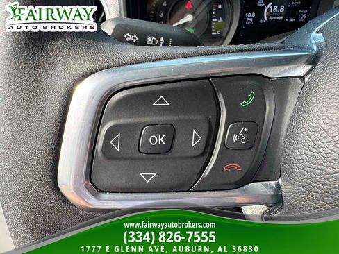 Used 2025 Jeep Wrangler Unlimited Sahara w/ Safety Group AWD/4WD image 18
