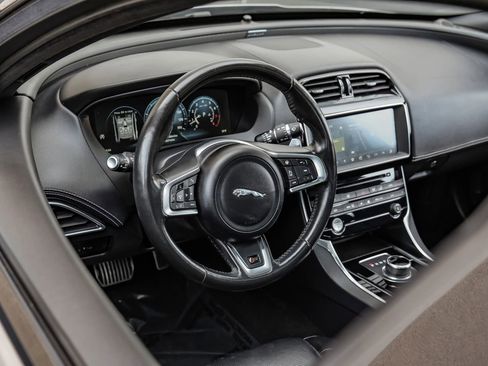 Used 2019 Jaguar XE S RWD image 22