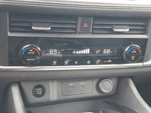 Used 2025 Nissan Rogue SV AWD/4WD image 15