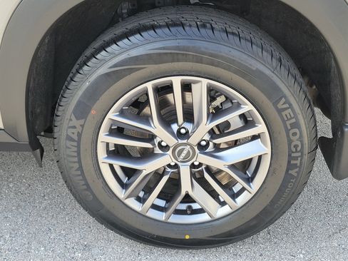 Used 2023 Nissan Rogue S AWD/4WD image 33