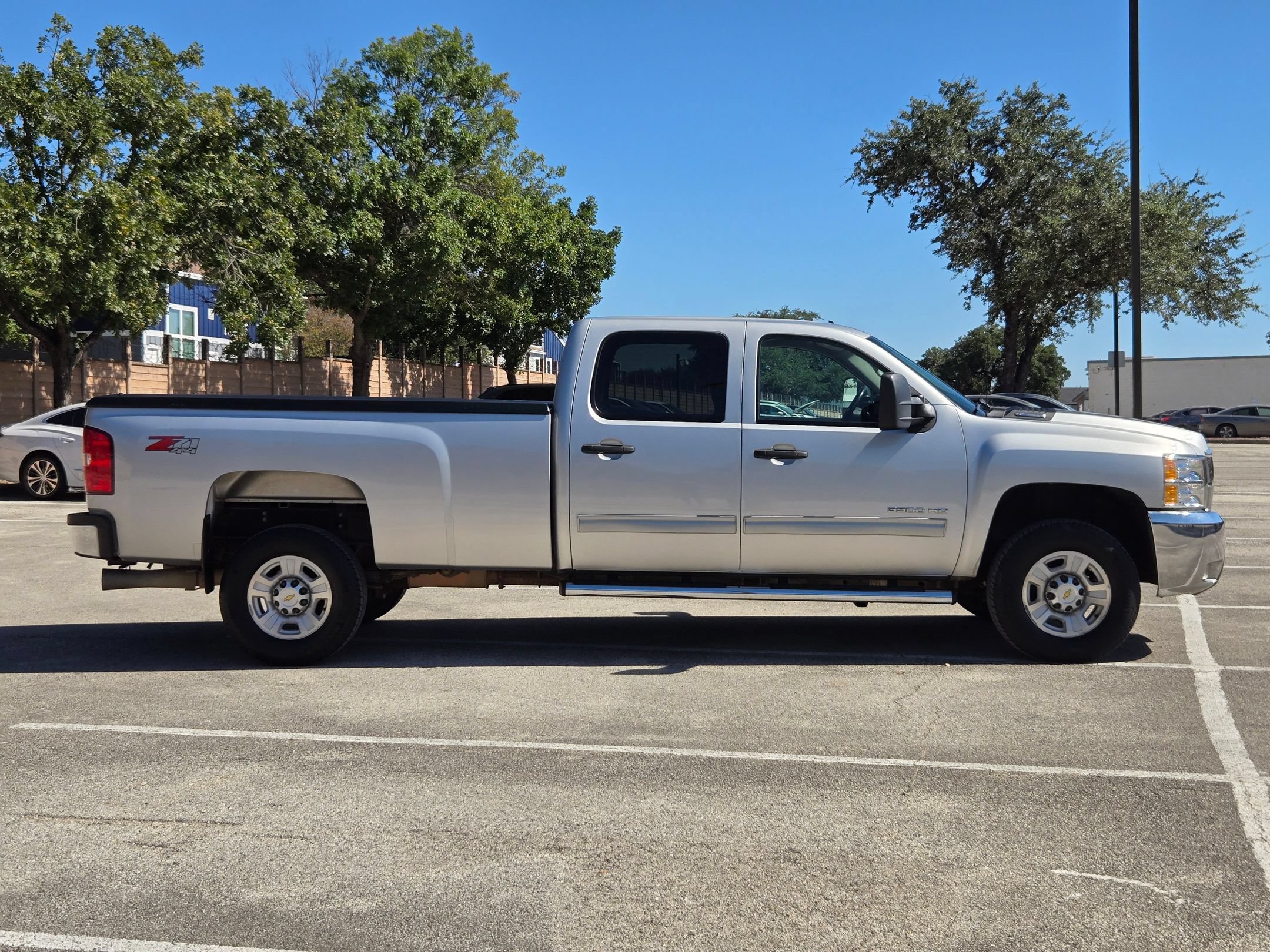 Used 2010 Chevrolet Silverado 3500 LT w/ Interior Plus Package AWD/4WD image 2