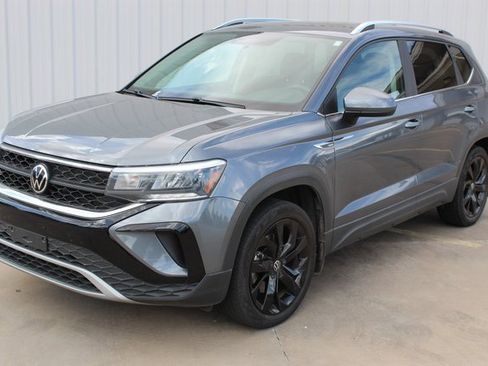 Used 2022 Volkswagen Taos SE w/ Panoramic Sunroof Package image 1