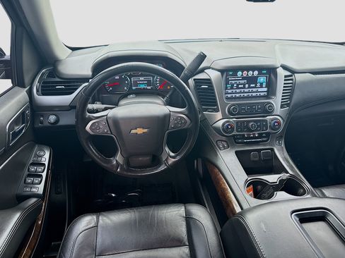 Used 2020 Chevrolet Suburban LT w/ Luxury Package RWD image 20