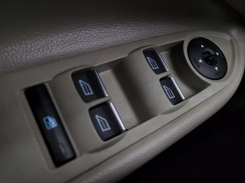 Used 2017 Ford Escape Titanium image 27