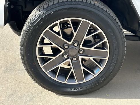 Used 2023 Jeep Wrangler Unlimited Sahara AWD/4WD image 10
