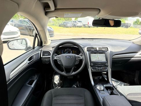 Used 2019 Ford Fusion SE FWD image 23
