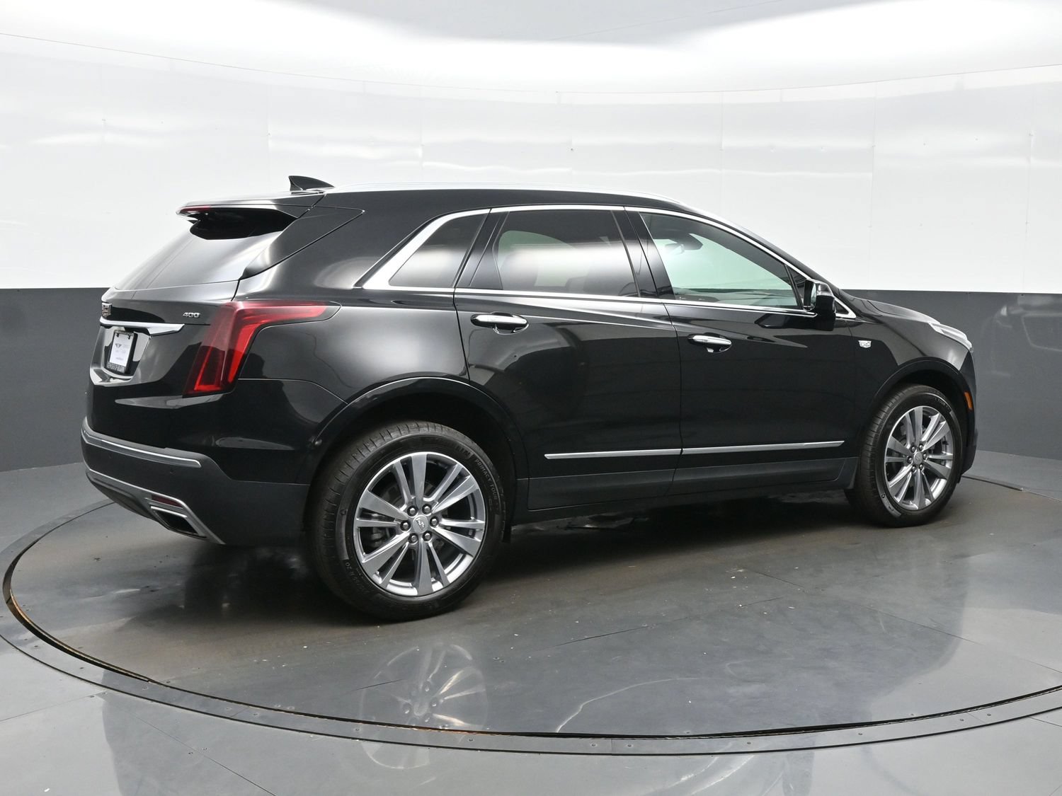 Used 2024 Cadillac XT5 Premium Luxury w/ LPO, Floor Liner Package AWD/4WD image 6