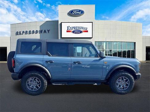 New 2025 Ford Bronco Badlands image 5