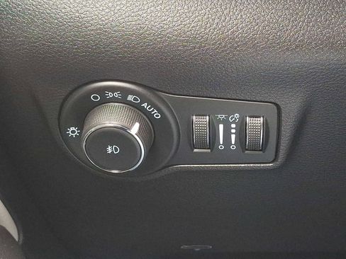 Used 2022 Jeep Compass Limited image 23