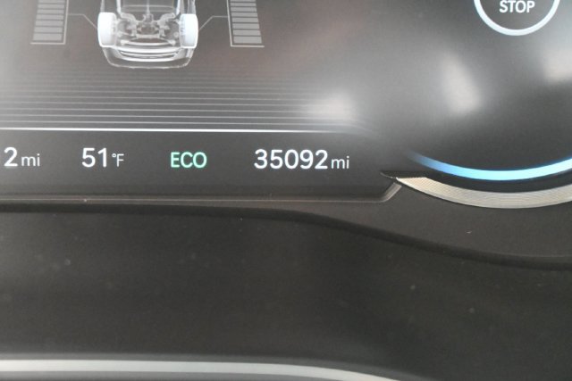 Used 2025 Genesis G70 2.5T AWD/4WD image 33