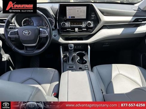 Used 2023 Toyota Highlander XLE AWD/4WD image 18