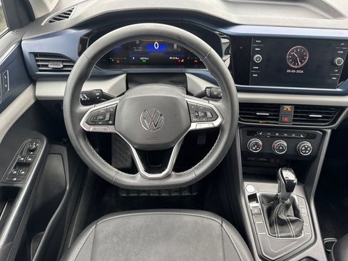 Used 2022 Volkswagen Taos SE FWD image 14