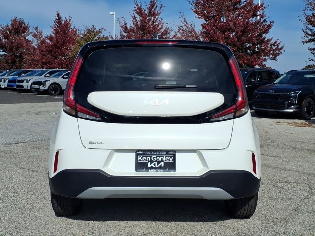 Certified 2025 Kia Soul LX w/ LX Technology Package FWD image 5